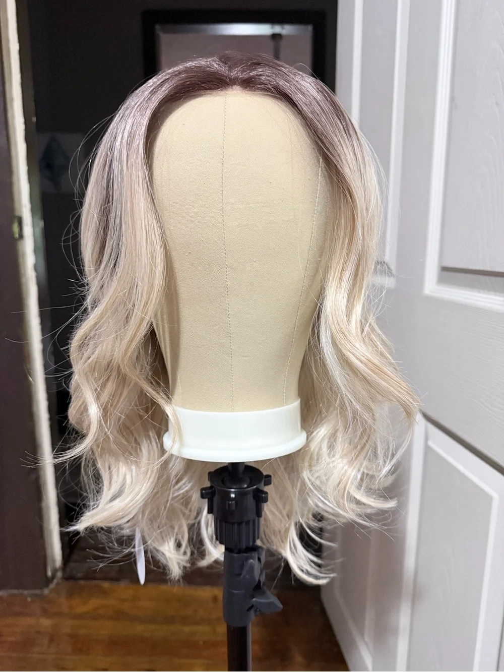 [RBR-RESALE-005] DWY -Wavy Rooted Blonde Lace Front Wig monofilament- Ombre Ash to Platinum. Nwts